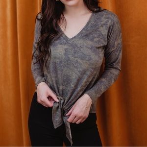 NWT Veronica M Front Tie Long Sleeve Tee | Medium | Camo Print